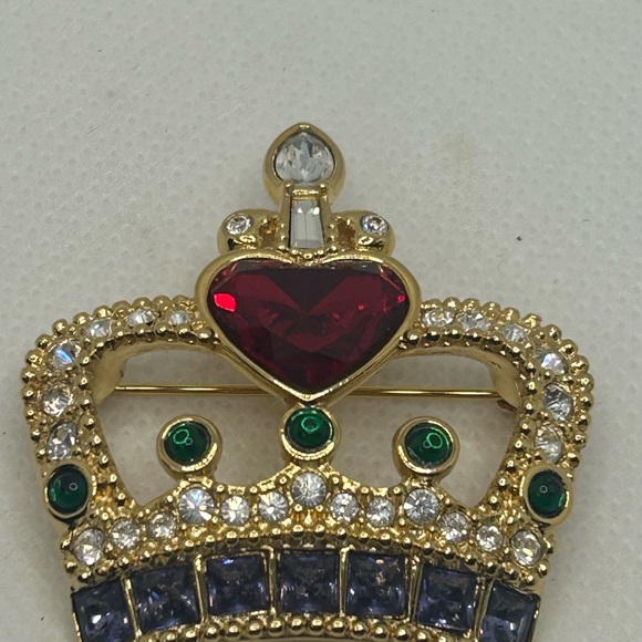 Swarovski Gold Plated Crown Pin Brooch with Bezel Set Crystals. NWT AND POUCH - Picture 4 of 10